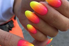 Яркий стильный модный летний дизайн ногтей